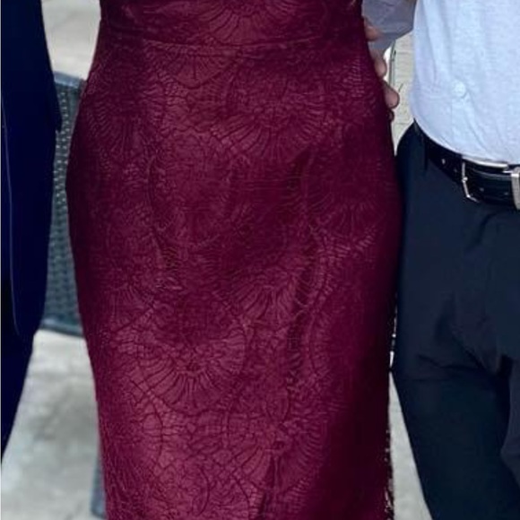 “Stunning Burgundy Prom Dress – Effortless Elegance” - Picture 6 of 7